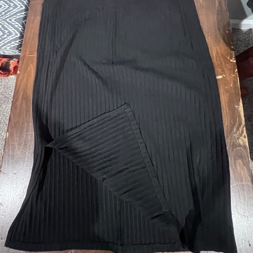 Old Navy Black Ribbed Knit Midi Skirt - Picture 2 of 3